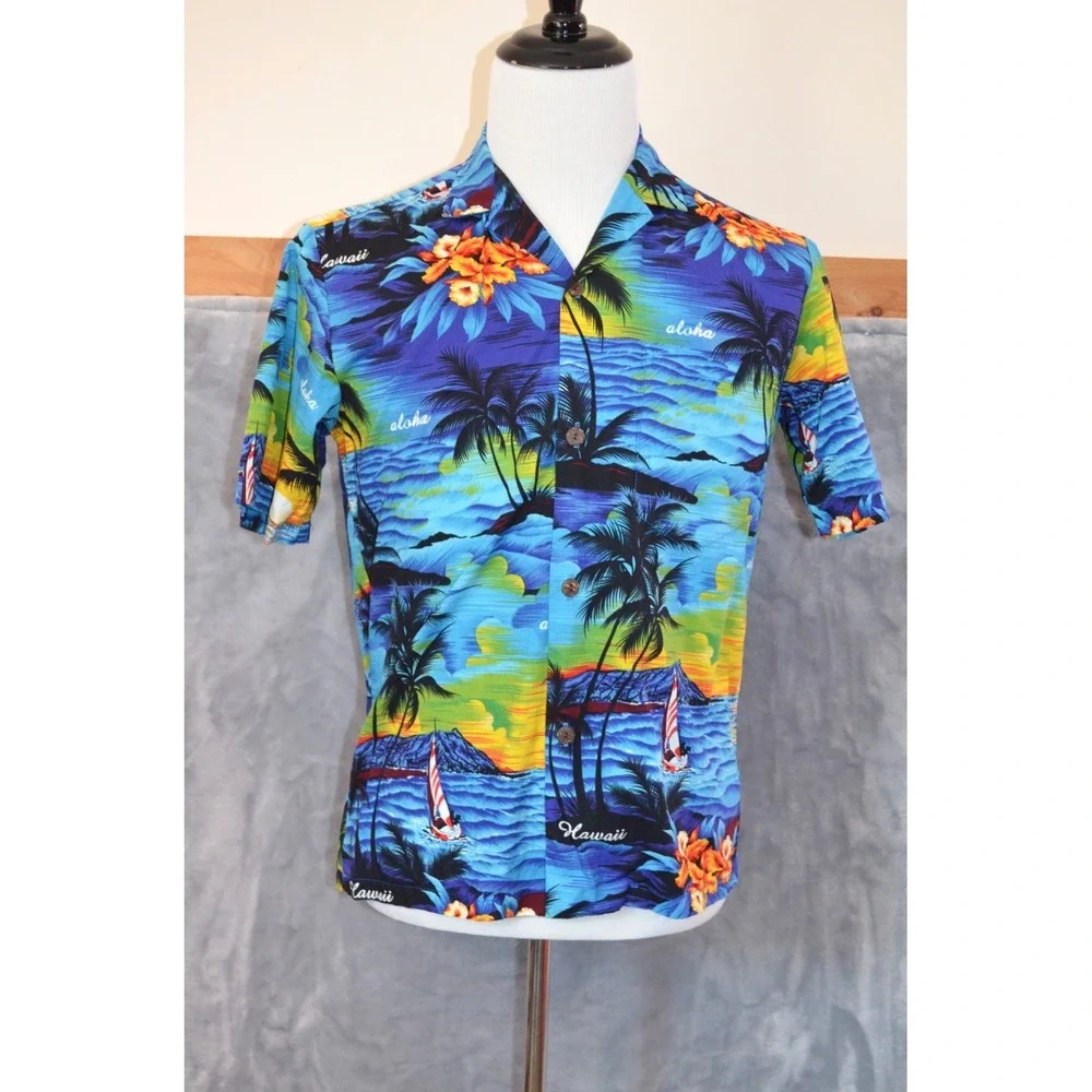 Royal Hawaiian Creations Aloha Tropical Shirt‎ Men's Medium Palm Trees Catamaran